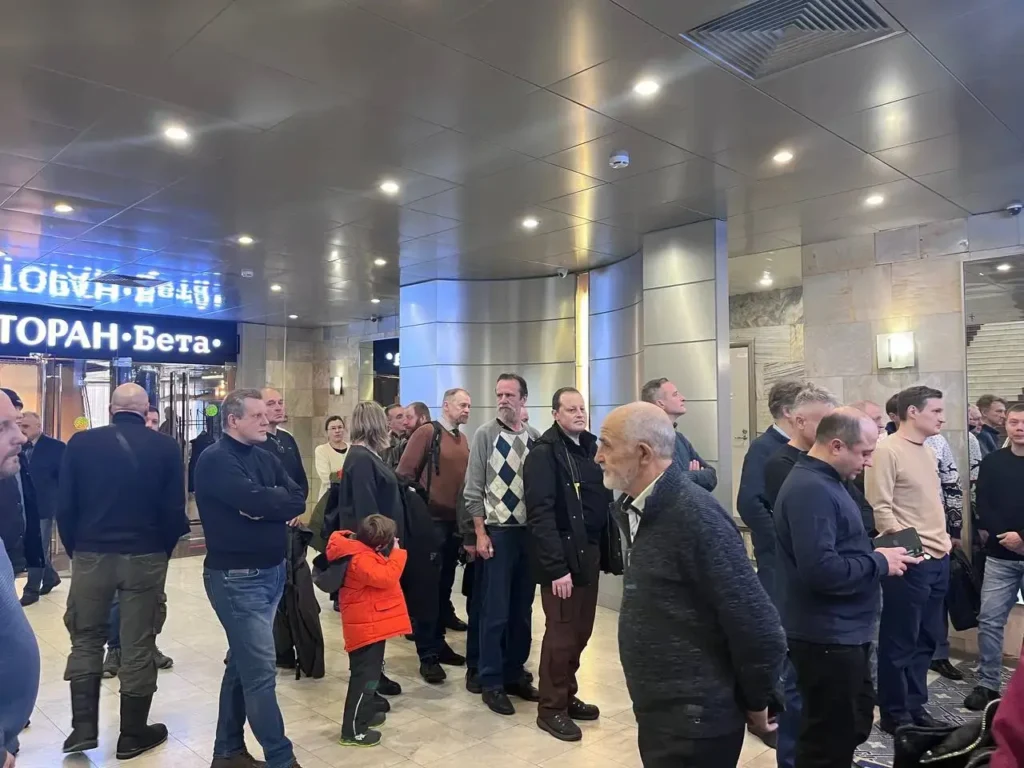 Участники инициативной группы в гостинице «Измайлово», Москва. Фото: Редакция «Верстки».