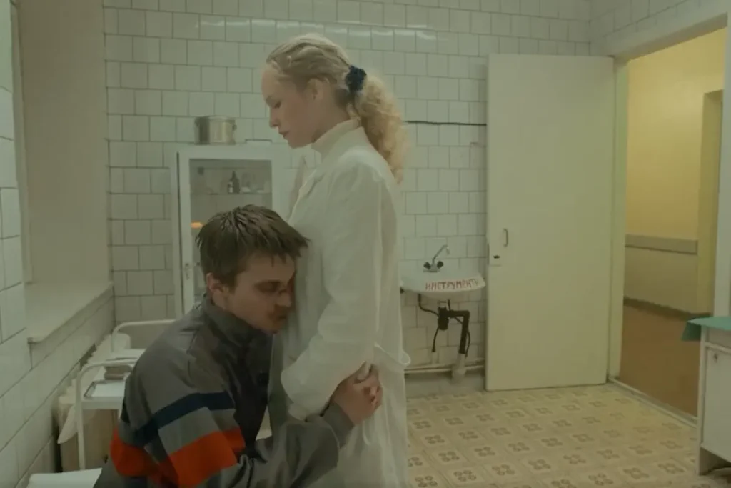 Скриншот из&nbsp;официального трейлера к&nbsp;сериалу «Слово пацана». Источник: Youtube-канал платформы Start.