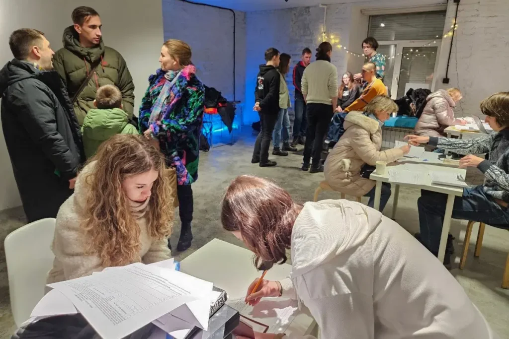 Сбор подписей в штабе Бориса Надеждина в Санкт-Петербурге. Фото: сообщество в VK «Штаб Надеждина | Санкт-Петербург».