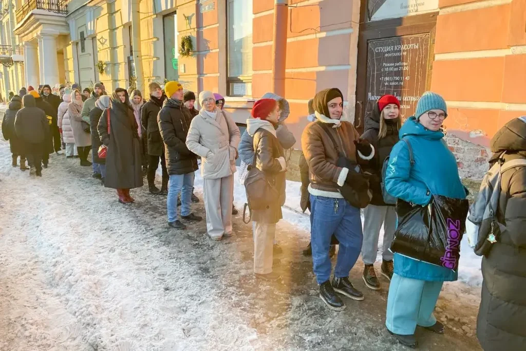 Сбор подписей в штабе Бориса Надеждина в Санкт-Петербурге. Фото: сообщество в VK «Штаб Надеждина | Санкт-Петербург».