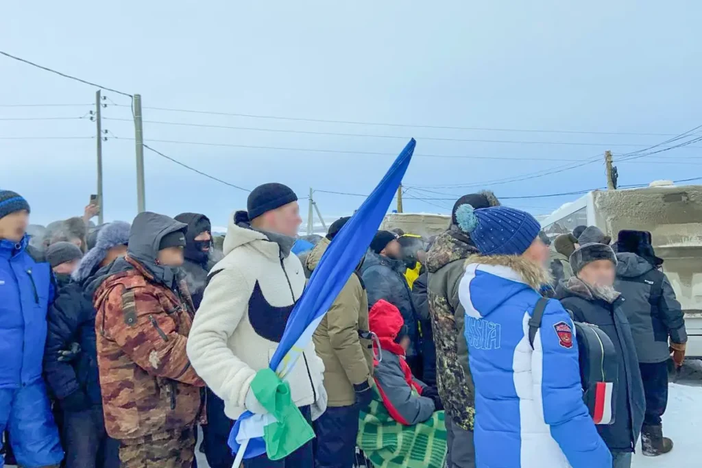 Протесты в&nbsp;день оглашения обвинительного приговора Фаилю Алсынову в&nbsp;Баймакском районном суде 17&nbsp;января, Башкортостан. Фото: специальный корреспондент «Верстки».