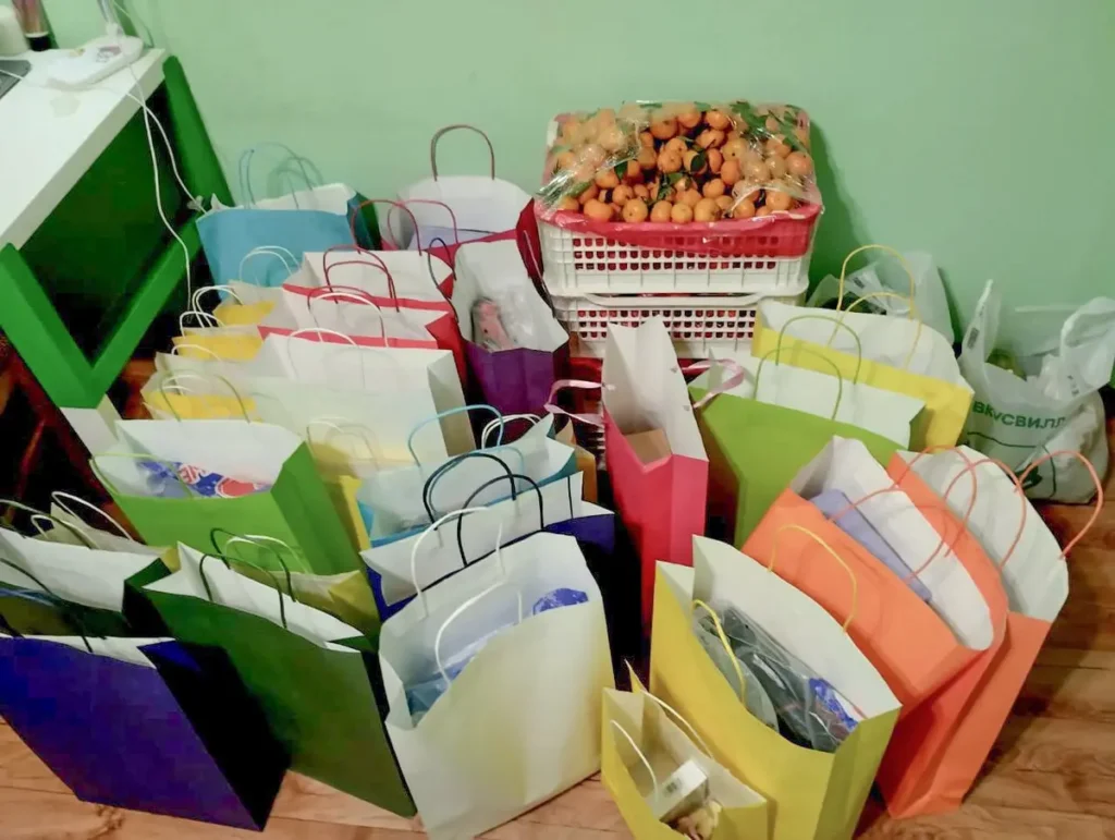 Подарки от&nbsp;волонтеров для детей украинских беженцев в&nbsp;одном из&nbsp;ПВР. Фото: предоставлено волонтерами.