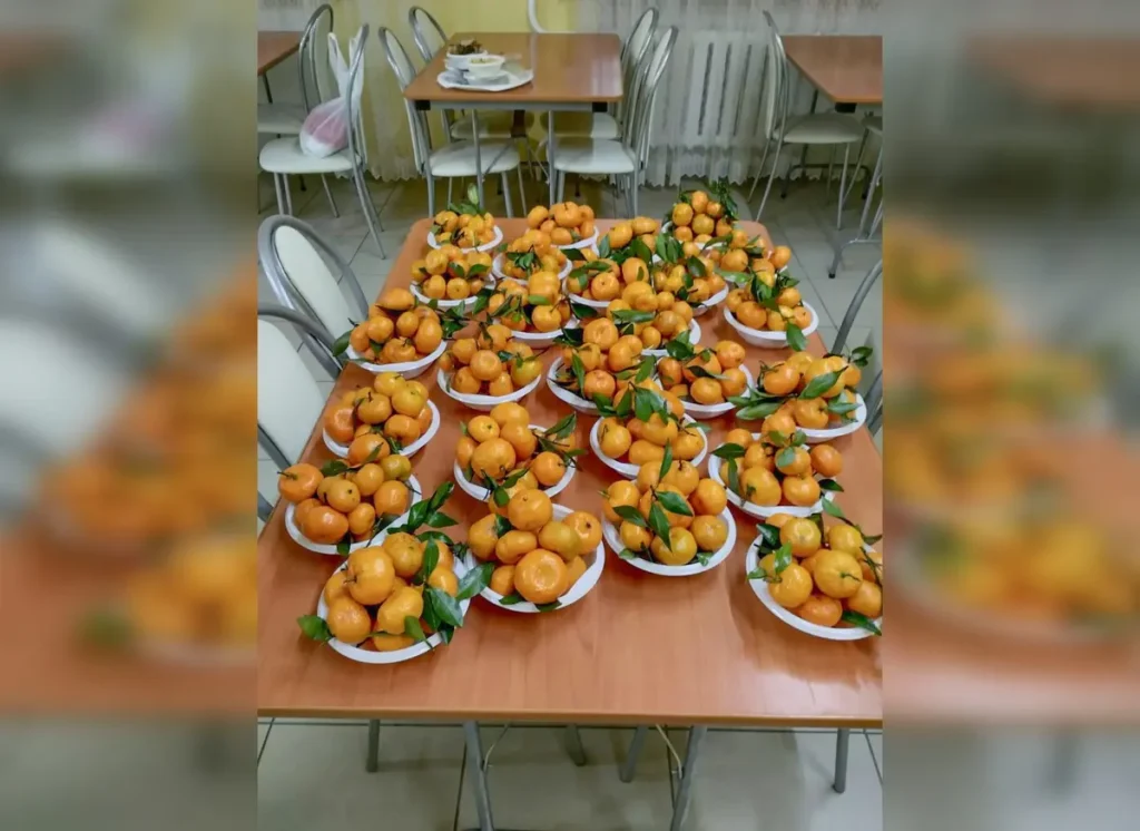 Празднование Нового года в&nbsp;ПВР для украинских беженцев, организованное волонтерами. Фото: предоставлено волонтерами.