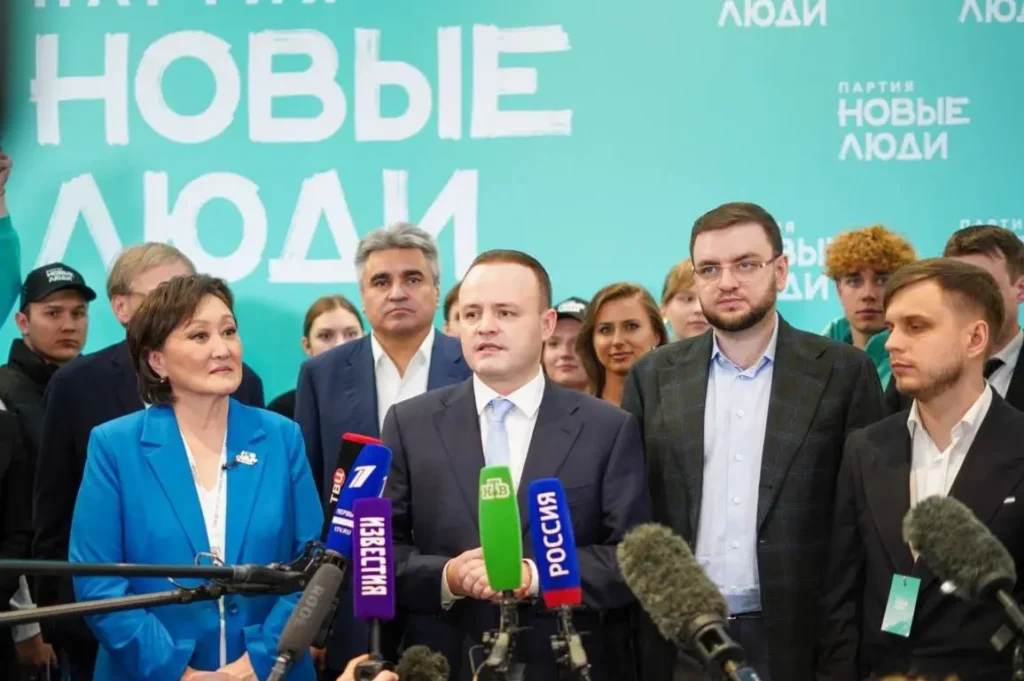 Владислав Даванков дает интервью на съезде партии «Новые люди» в декабре 2023 года в Москве. Фото: telegram-канал «Даванков//Кандидат в президенты РФ».