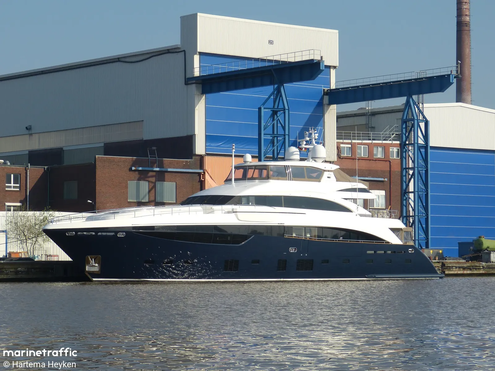 La Perla суперяхта