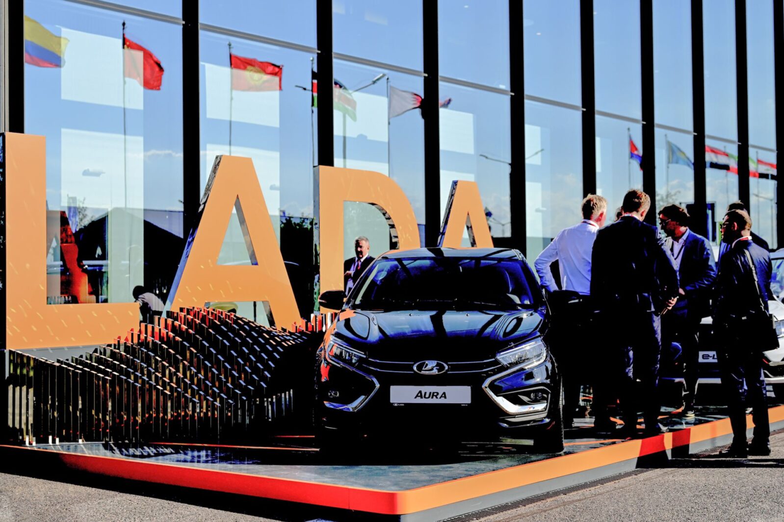 Лидерство на рынке новых автомобилей продолжает удерживать «Лада»