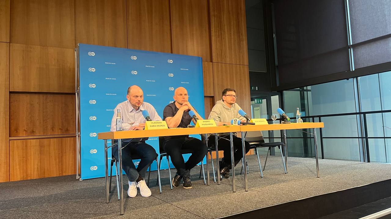 Пресс-конференция Ильи Яшина, Владимира Кара-Мурзы и Андрея Пивоварова