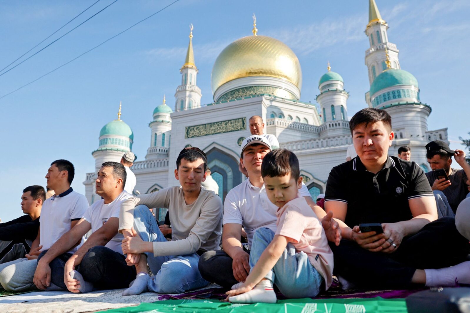 Курбан-байрам возле Соборной мечети в Москве