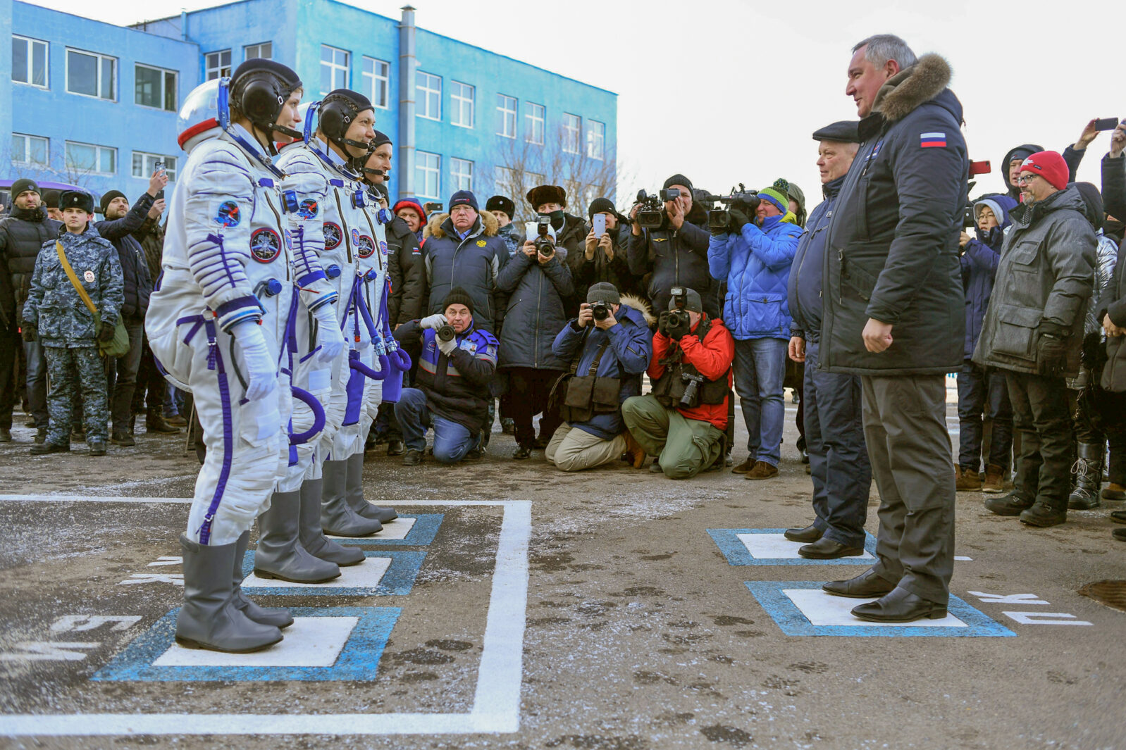 Члены экипажа Международной космической станции и&nbsp;глава «Роскосмоса» Дмитрий Рогозин