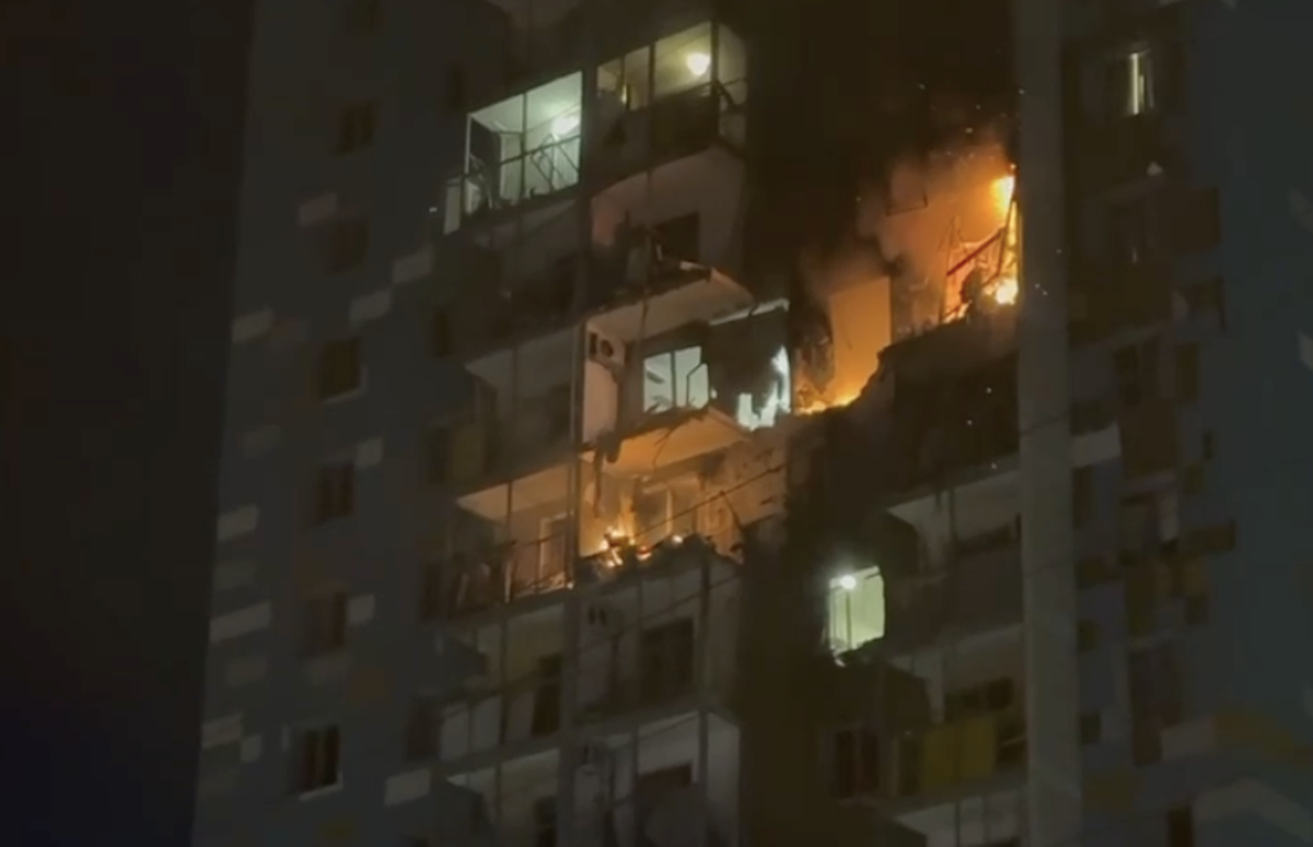 Пожар в жилом доме в Подмосковье в результате попадания БПЛА