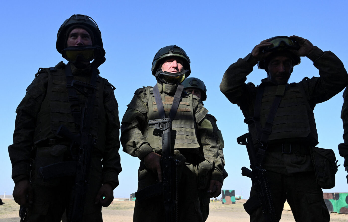 Боевая подготовка на полигоне в Ростовской области