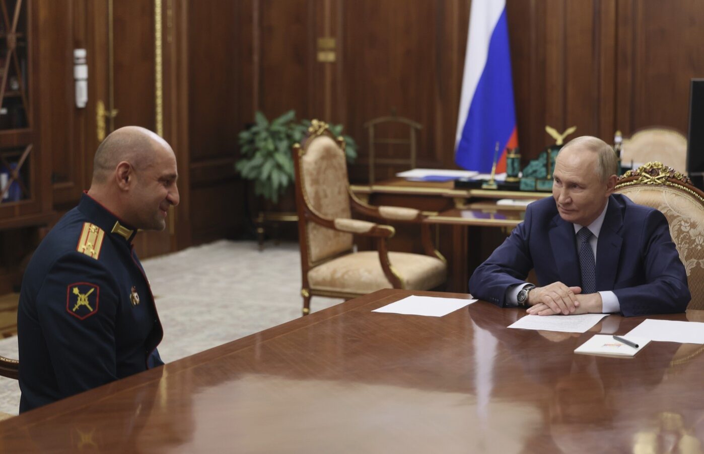 Владимир Путин на встрече с Артемом Жогой