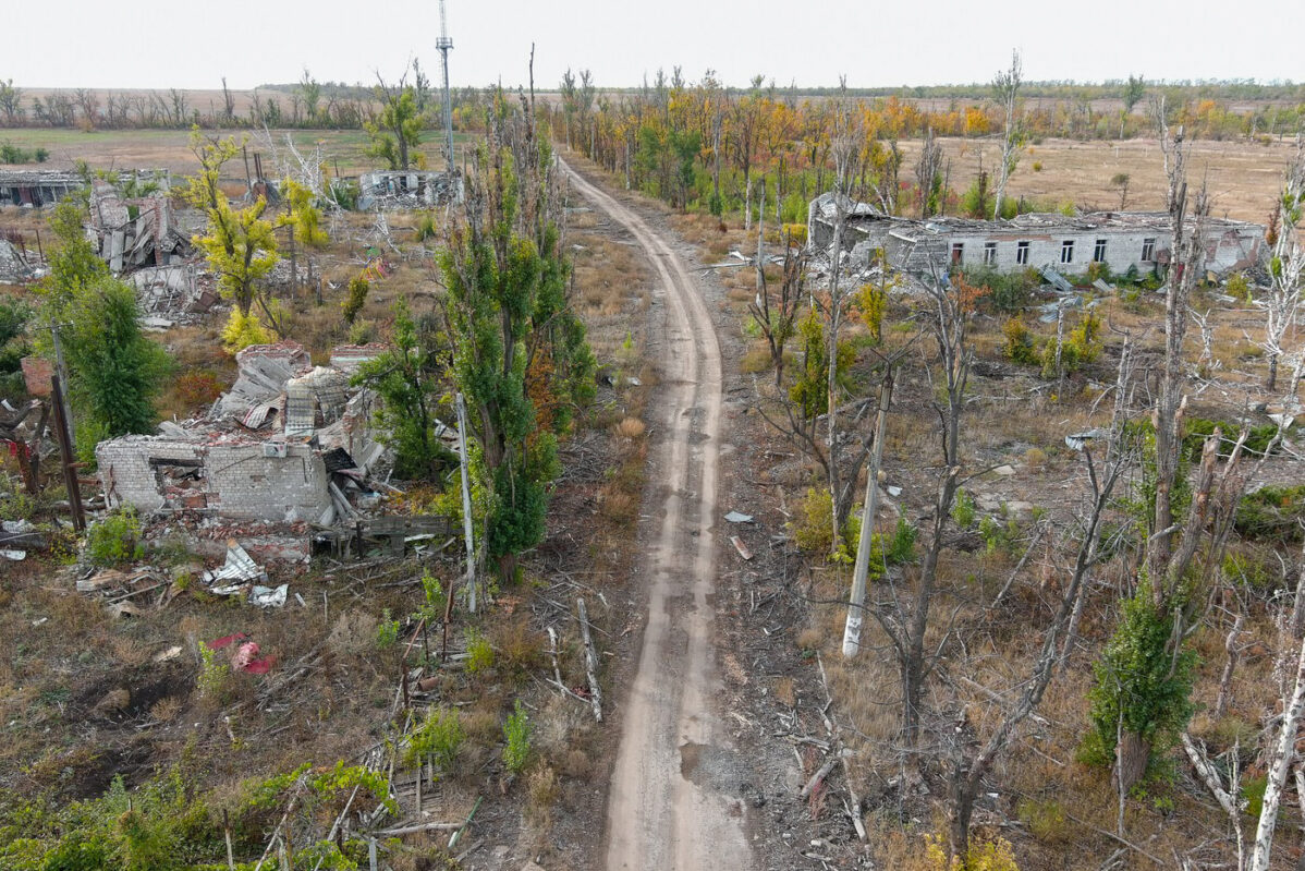 Разрушенные здания в Первомайском