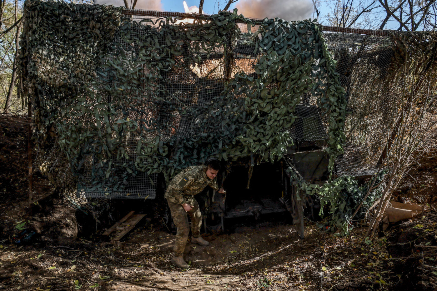 Украинский солдат под Часовым Яром