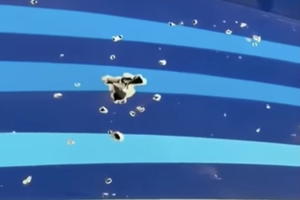 Сквозные отверстия на&nbsp;хвосте Embraer 190 Azerbaijan Airlines, упавшего в&nbsp;Актау