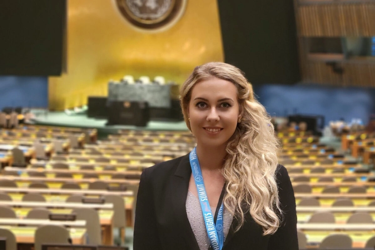 Номма Зарубина в зале Генассамблеи ООН в Нью-Йорке. ВКонтакте Номмы Зарубиной