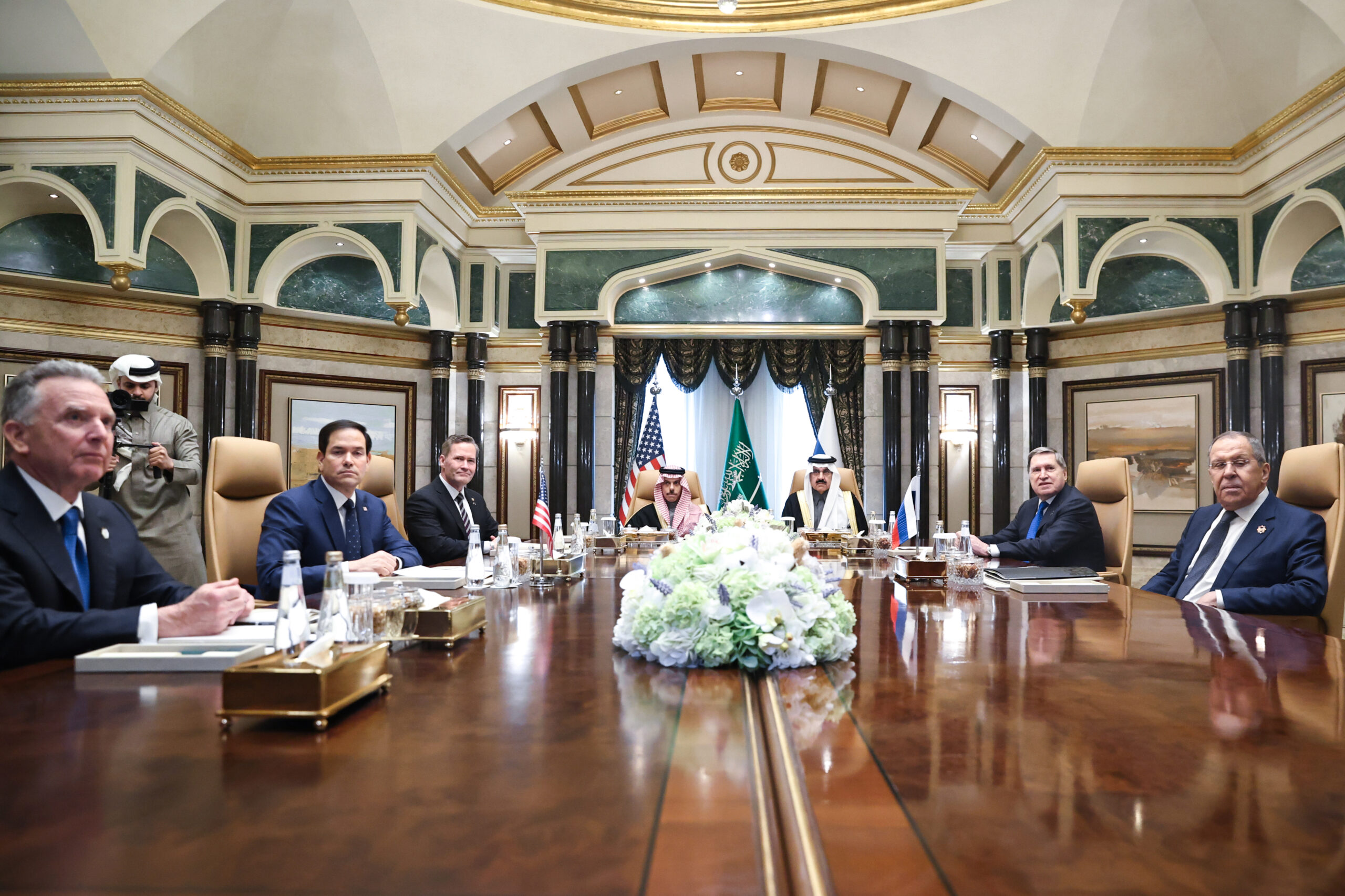 Делегации России и США перед началом переговоров в Эр-Рияде, Саудовская Аравия