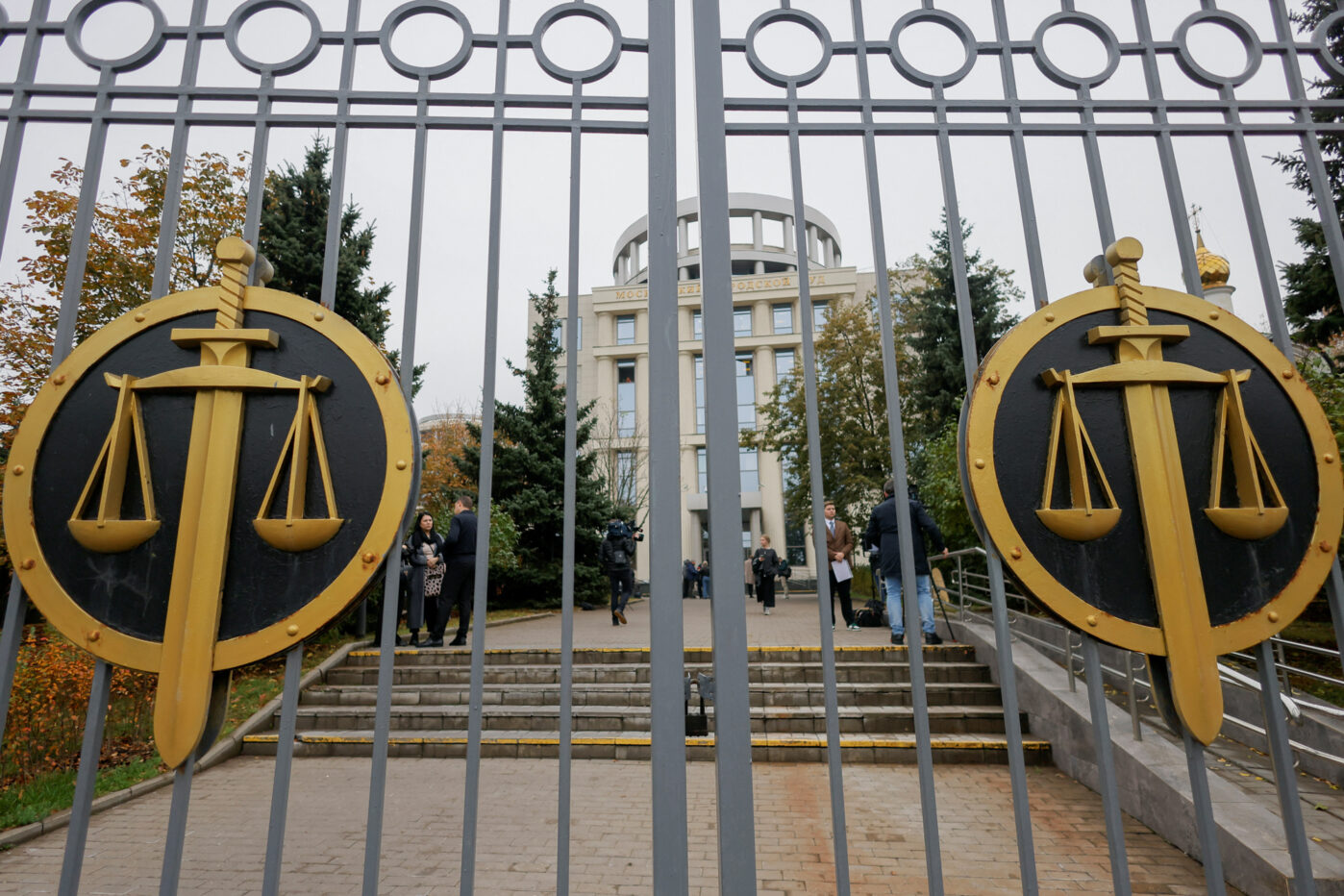 Вид на здание суда в Москве