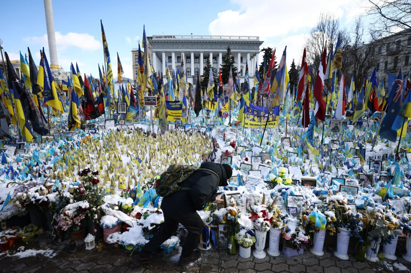 Мемориал жертвам российского военного вторжения на Майдане Независимости в Киеве, Украина