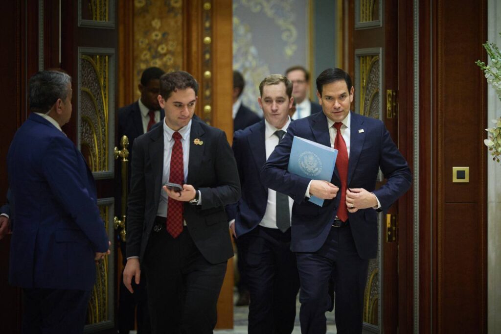 В Великую субботу накануне Пасхи, Россия и Украина провели масштабный обмен военнопленными, а Путин объявил о перемирии