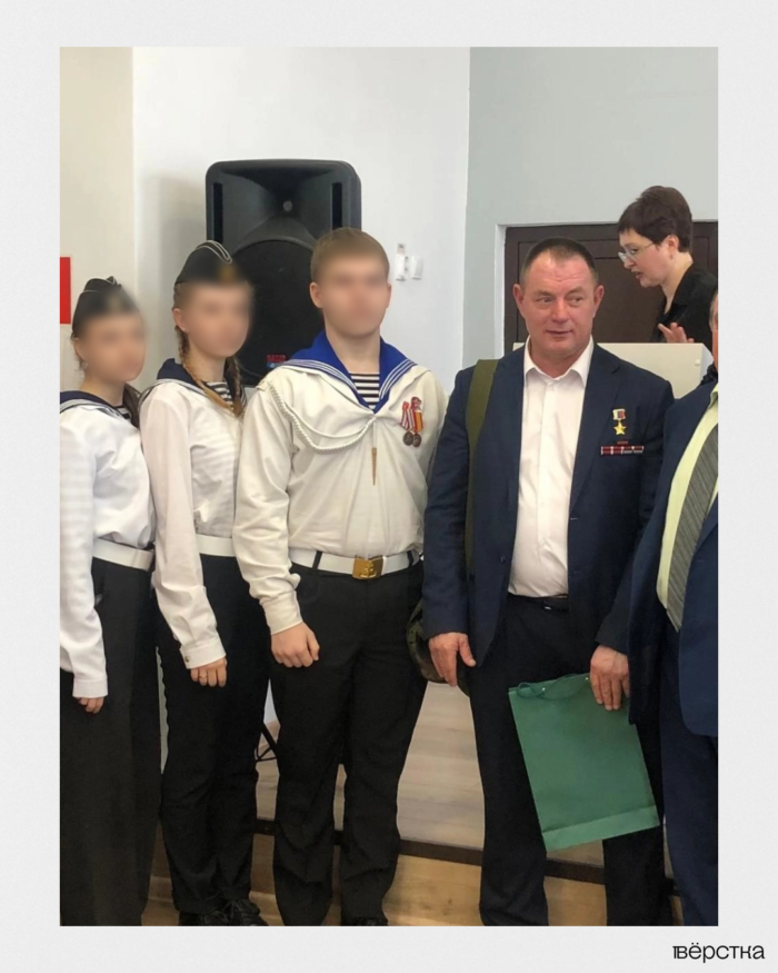 В российских школах на «уроки мужества» пришли военные, участвовавшие в операции «Поток» в Курской области