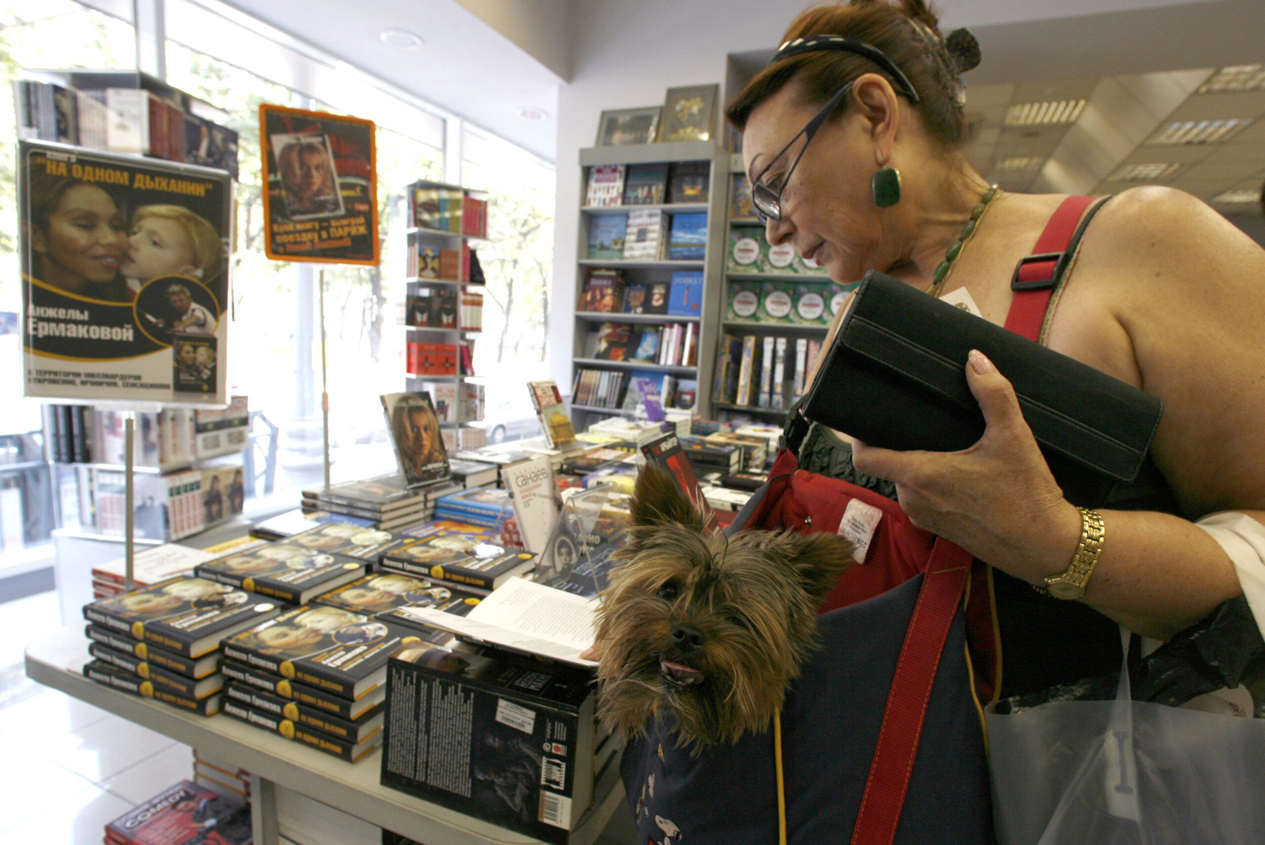 Трём фигурантам дела о "пропаганде ЛГБТ" в книгах издательства Popcorn Books предъявили обвинение