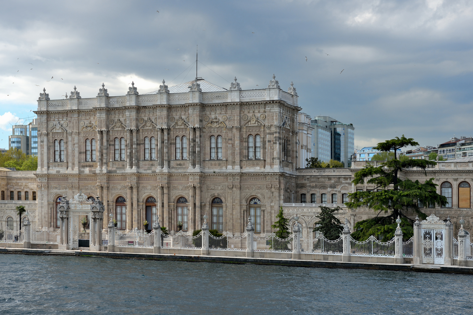 В Стамбуле, дворце Долмабахче, 15 мая должны начаться мирные переговоры между делегациями России и Украины