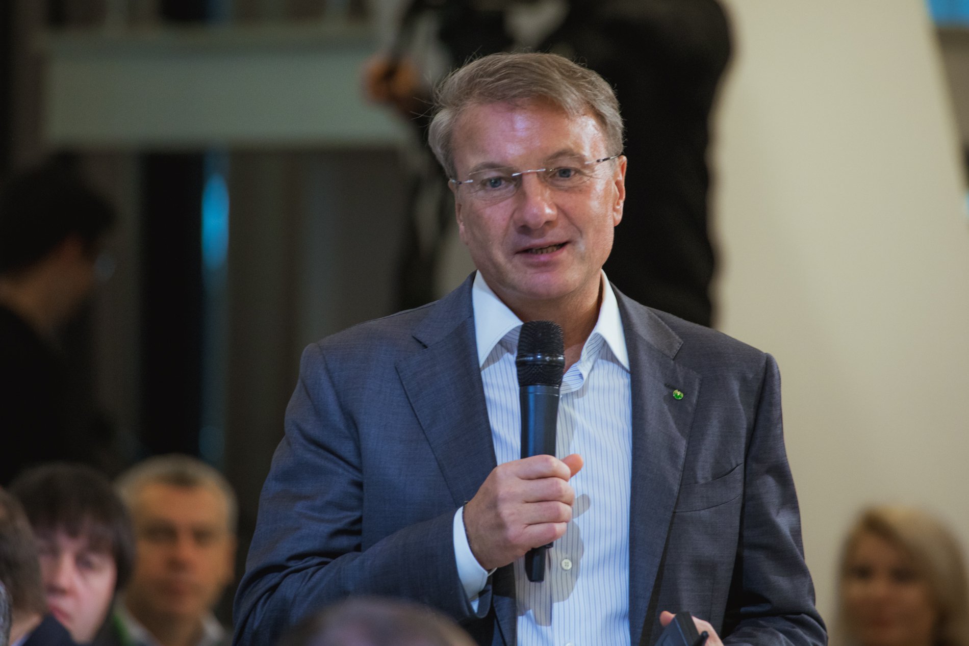 Глава «Сбербанка» Герман Греф заявил, что доллар должен стоить 100 рублей. Укрепление нацвалюты негативно сказывается на экономике