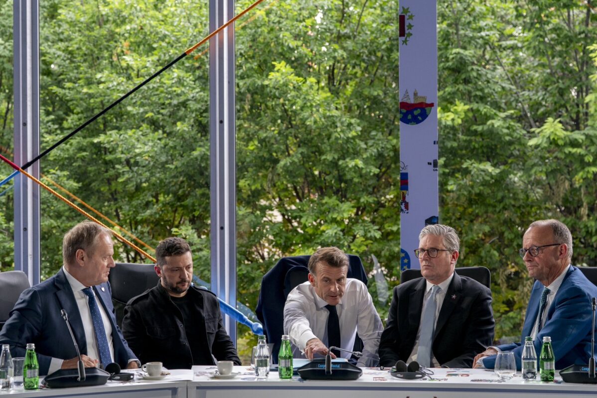 Переговорный процесс был начат, потому что Россию и Украину к нему пригласили американские партнеры. Они полагали, что война идет, потому что стороны конфликта не говорят