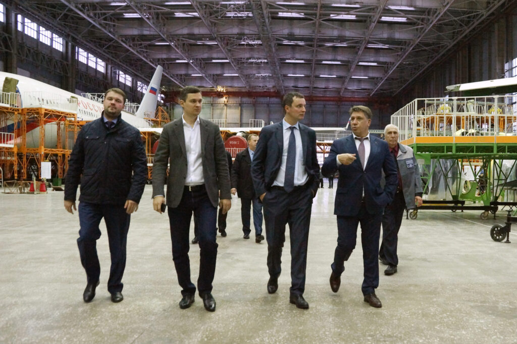 Друг Алексея Рогозина Сергей Исаенко купил в обход санкций бизнес-джет Global Express за $22 млн