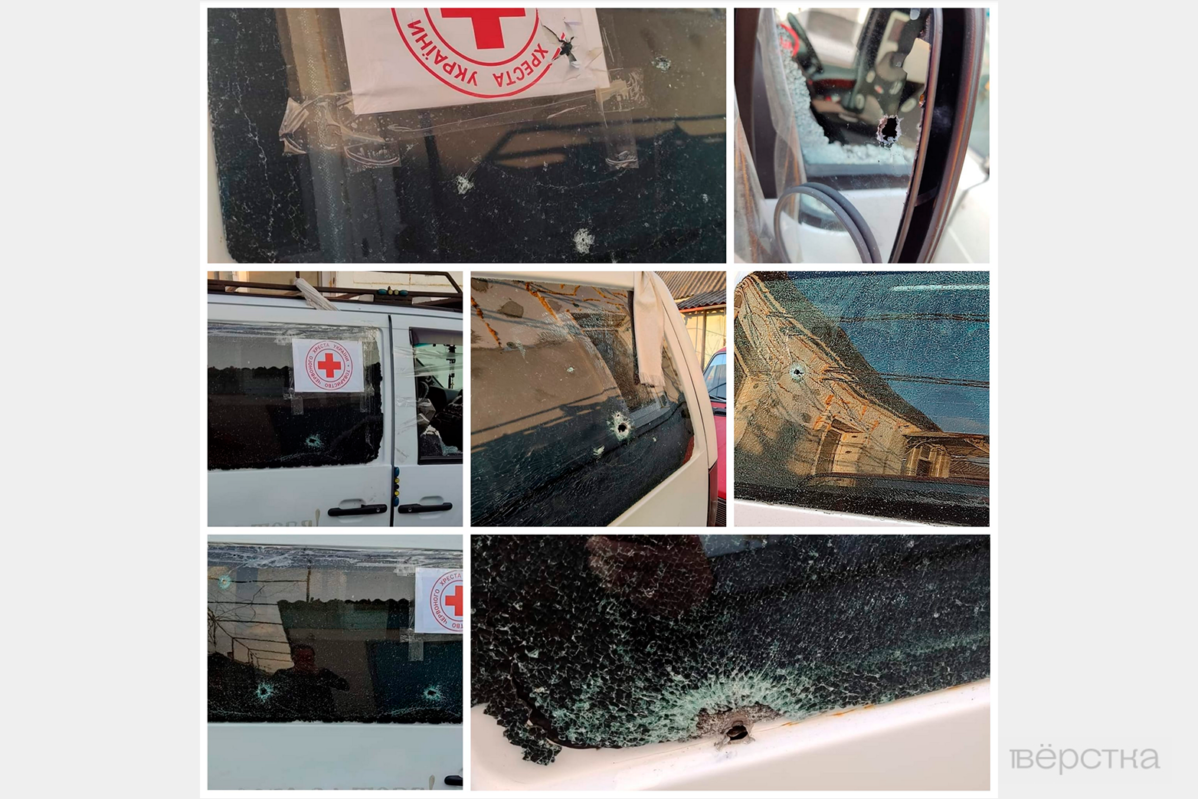Пробитый пулями автомобиль Виктора Бондаренко, в котором он развозил гуманитарную помощь