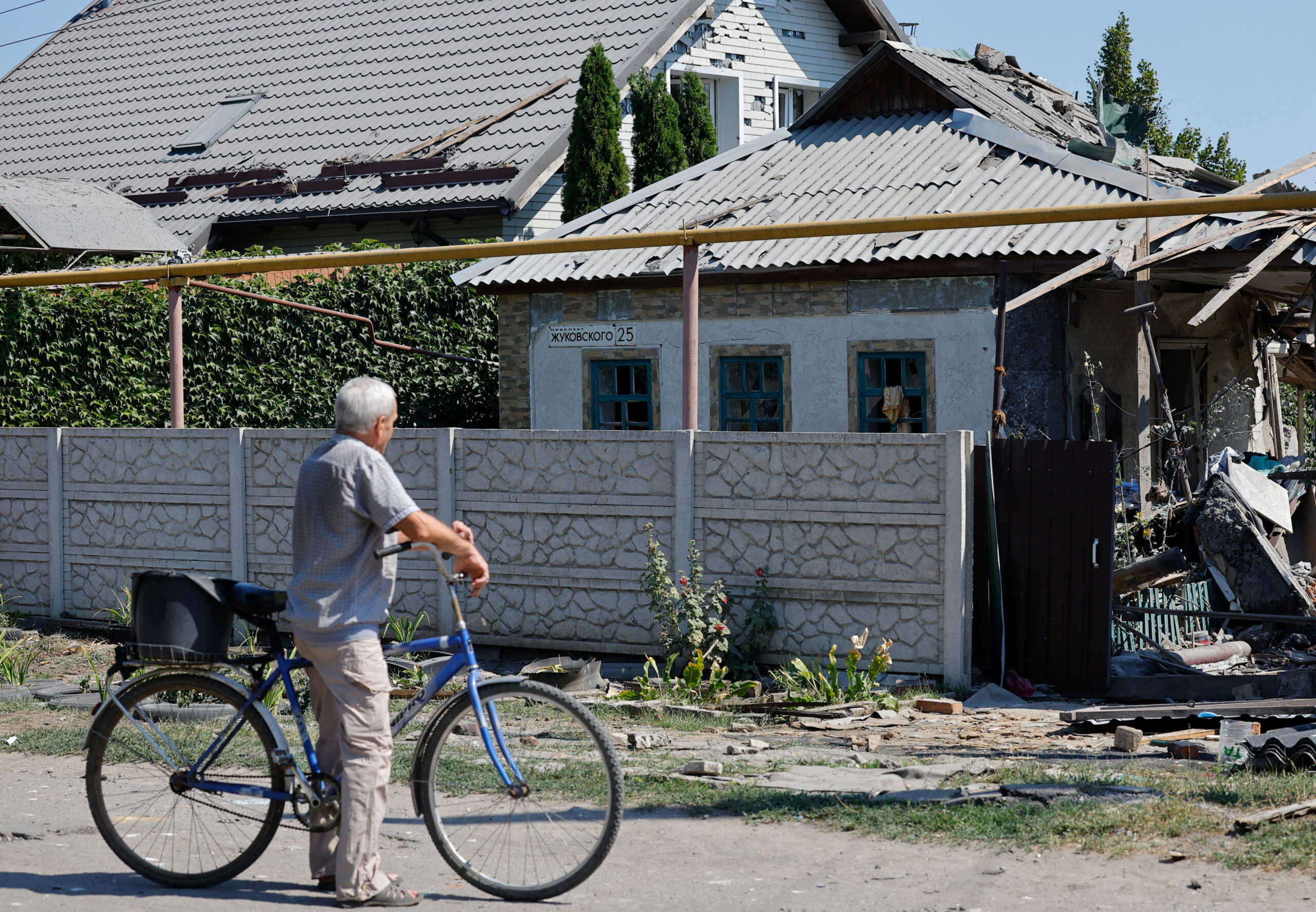 Российские суды массово штрафуют жителей «ДНР» за нарушение комендантского часа - даже за опоздания на 5-10 минут