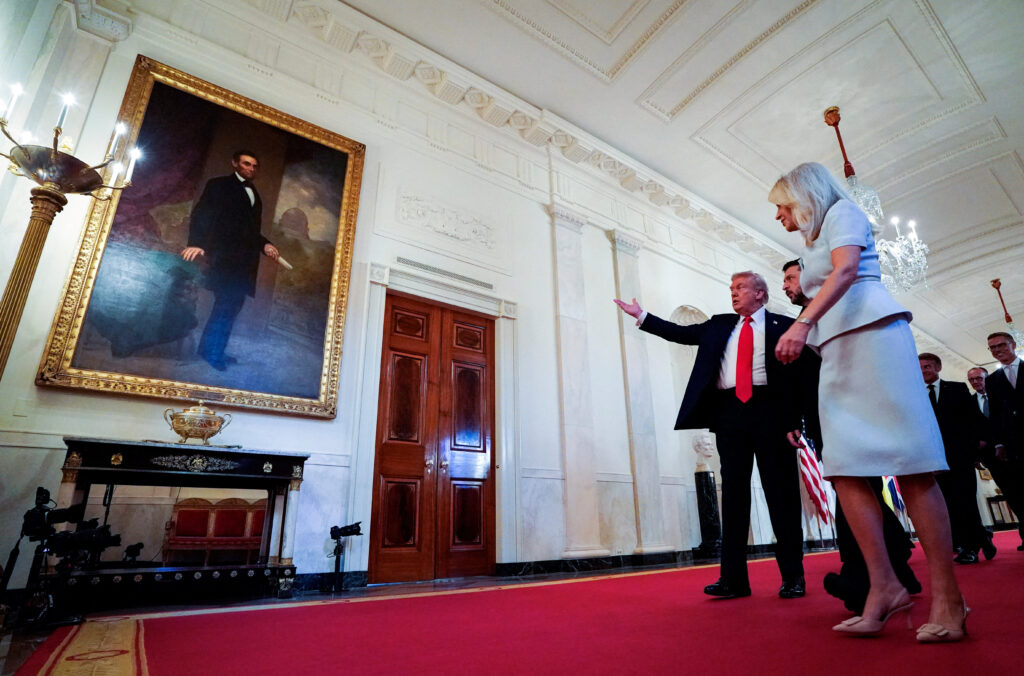 Во время встречи Дональда Трампа и Владимира Зеленского стороны обсудили гарантии безопасности Украине, а президент США начал готовить встречу президентов РФ и Украины