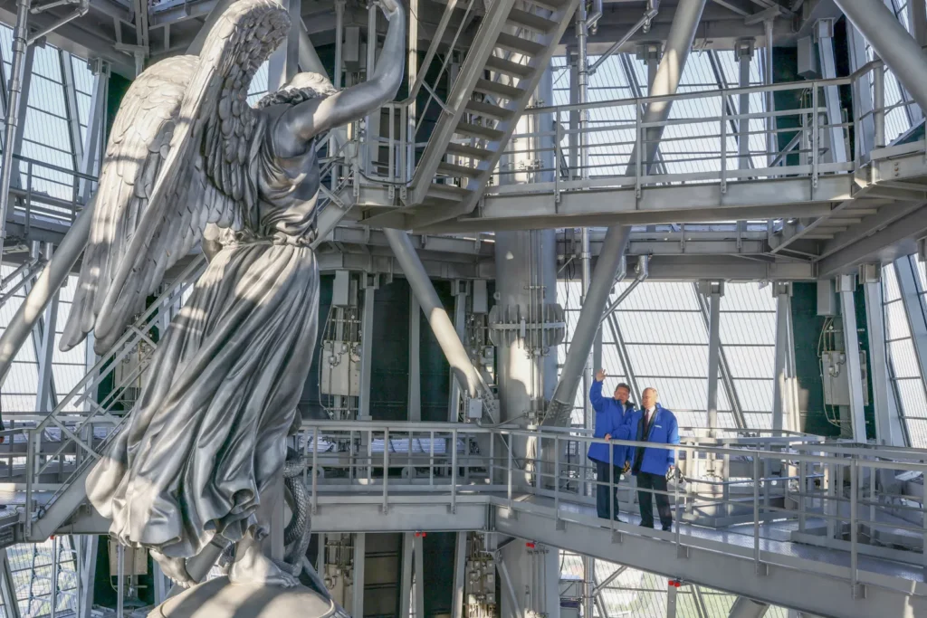 Владимир Путин с главой компании «Газпром» Алексеем Миллером во время посещения бизнес-центра «Лахта» в Санкт-Петербурге