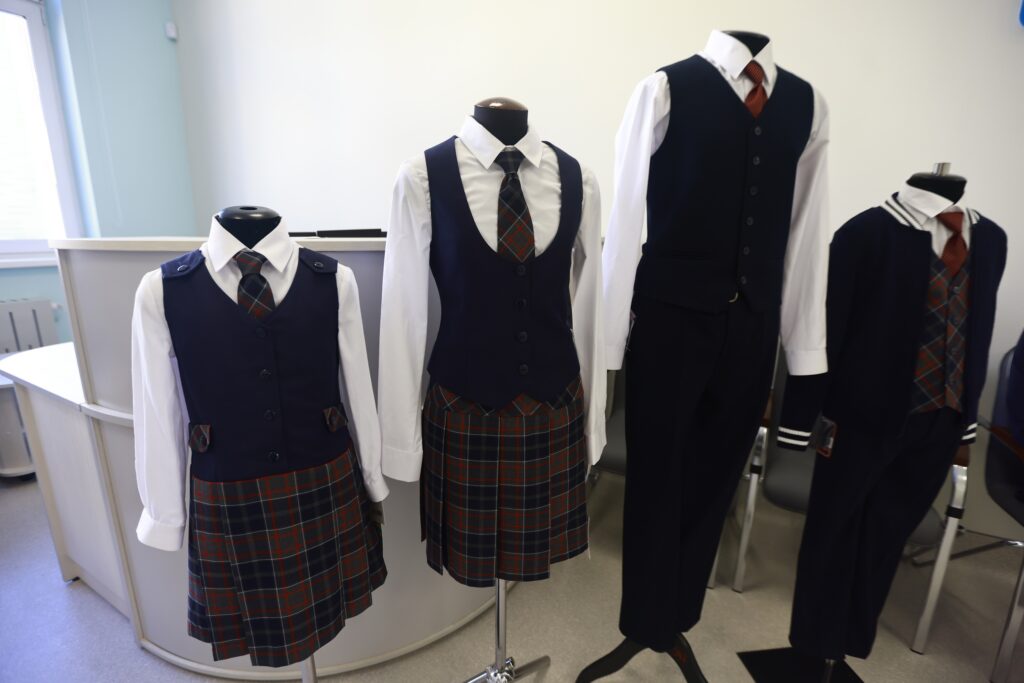 Школьный гардероб, школьная форма по&nbsp;новому ГОСТУ 2025, обошёлся россиянам в&nbsp;этом году в&nbsp;среднем в&nbsp;30 тысяч рублей