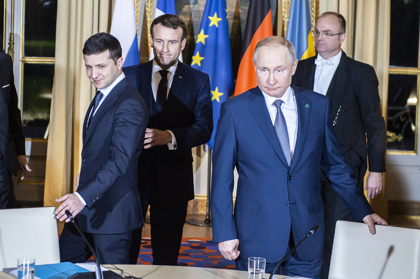 Эммануэль Макрон, Владимир Зеленский и Владимир Путин во время встречи лидеров «нормандской четверки» в Елисейском дворце в Париже
