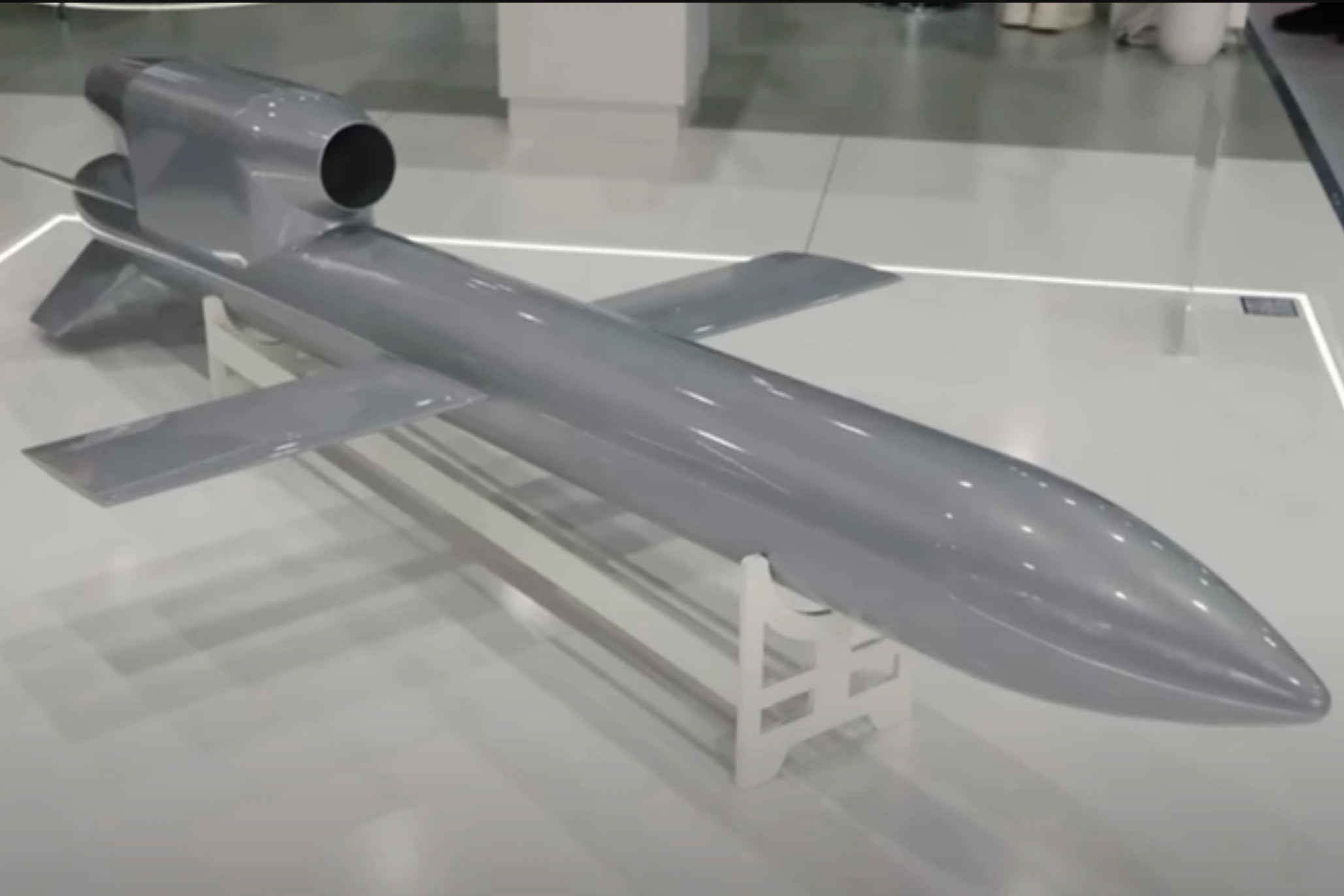 По словам Владимира Зеленского, к концу декабря или началу января Украина начнёт массовое производство новых дальнобойных крылатых ракет «Фламинго», якобы способных поражать цели на расстоянии до 3 тыс. км.