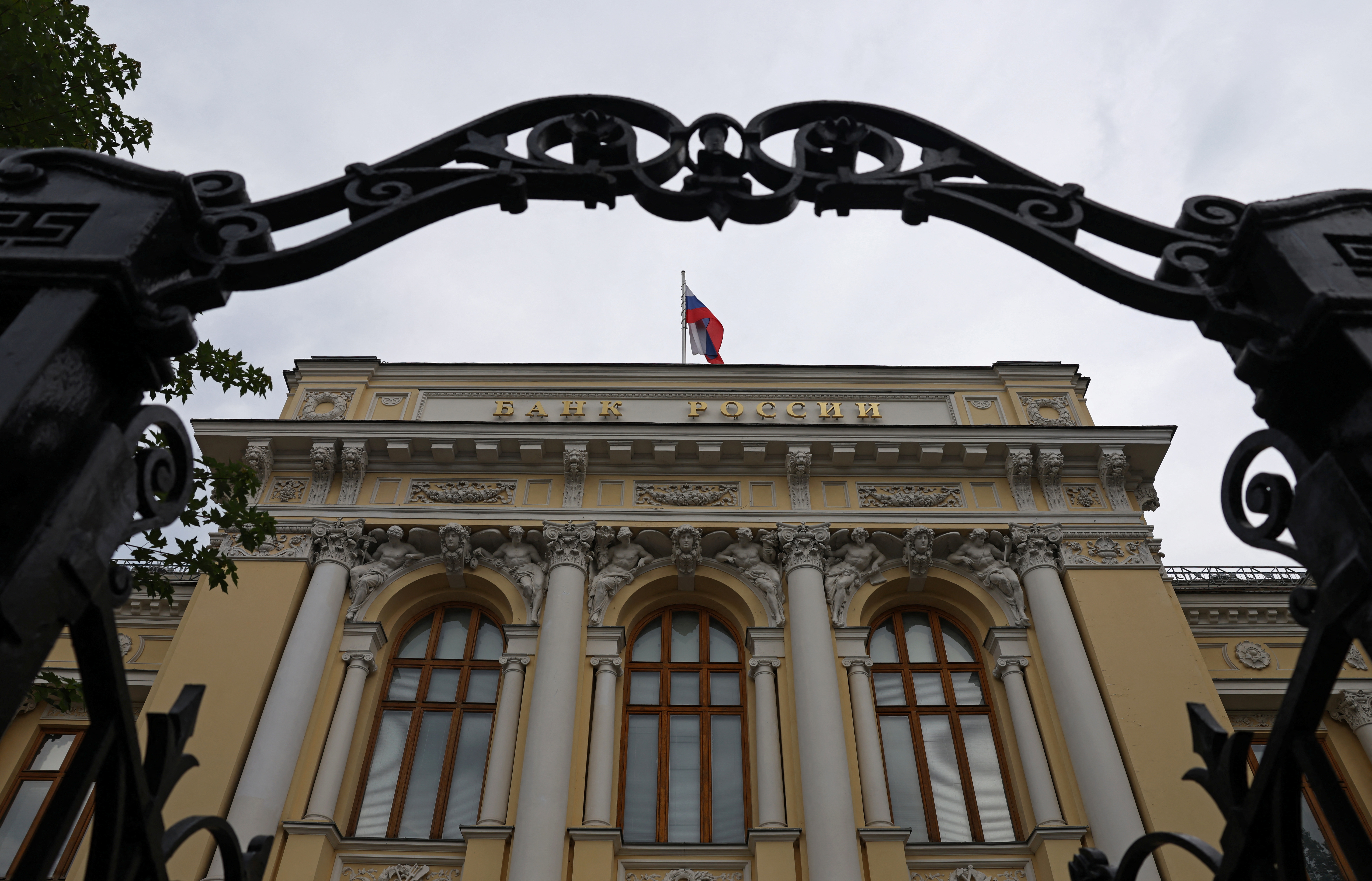 Центробанк снизил ключевую ставку с 18 до 17%