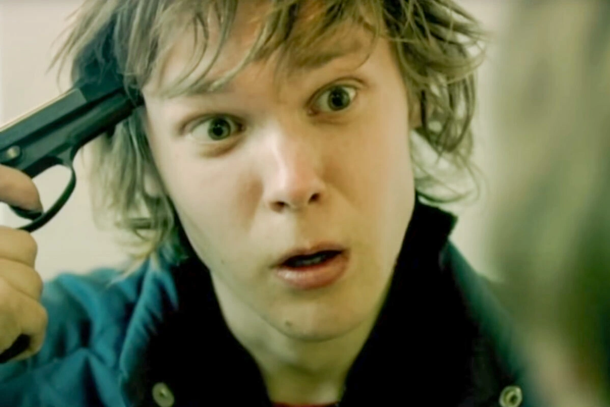 Видеоклип на песню Оксимирона «Последний звонок»<br />
признанную Минюстом экстремистской