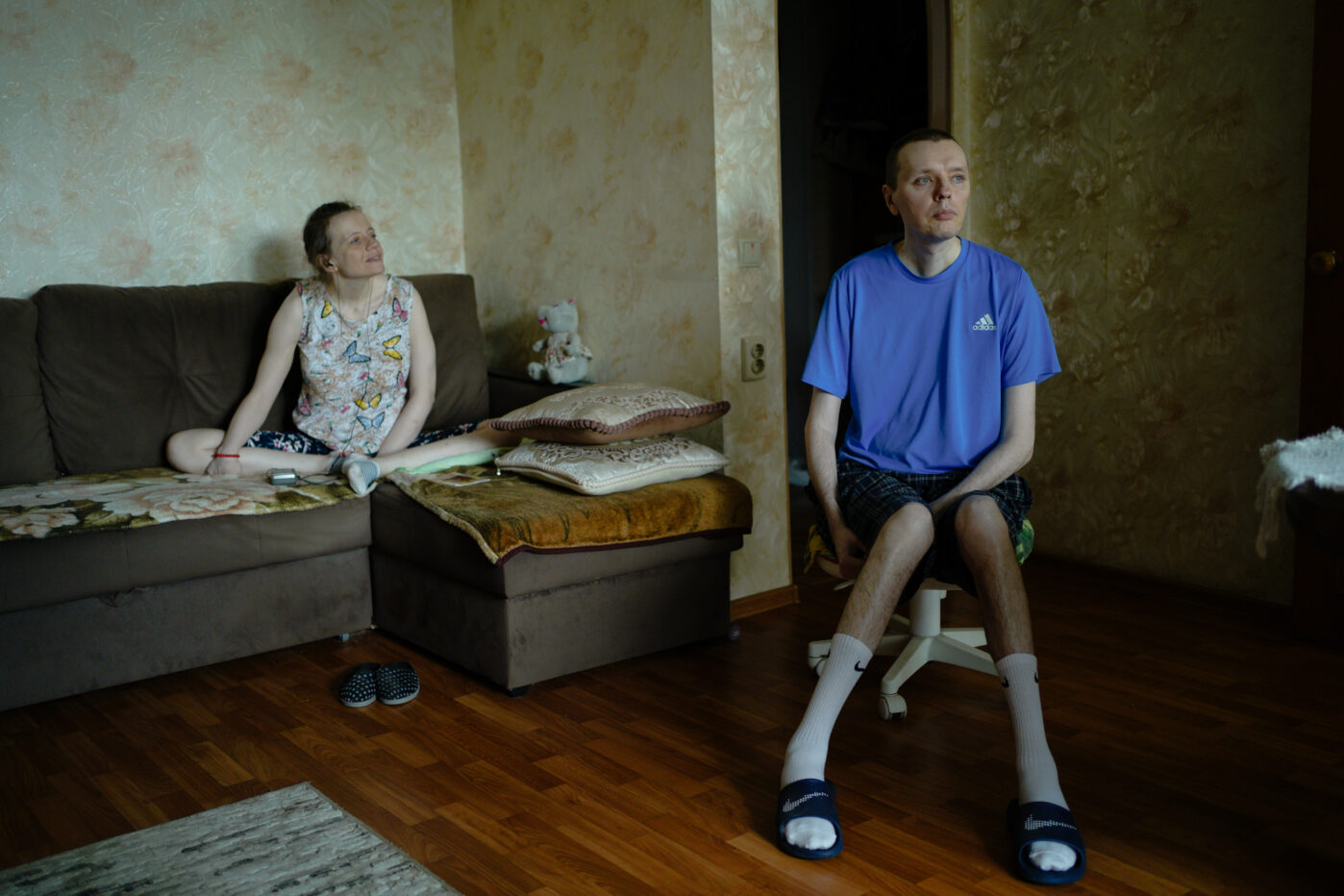 В&nbsp;Оренбурге 70-летняя женщина ухаживает за&nbsp;двумя детьми с&nbsp;инвалидностью и&nbsp;уже пять лет фактически заперта дома. Помощи от&nbsp;социальных служб особо нет