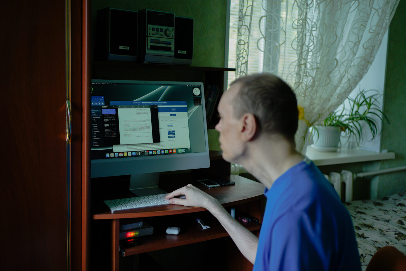 В&nbsp;Оренбурге 70-летняя женщина ухаживает за&nbsp;двумя детьми с&nbsp;инвалидностью и&nbsp;уже пять лет фактически заперта дома. Помощи от&nbsp;социальных служб особо нет