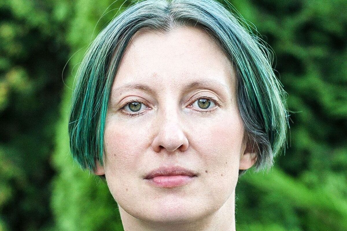 Основательницу издания “Мост” оштрафовали за «пропаганду ЛГБТ»: суд нашёл её в статье, где квир-люди «живут обычной, нормальной жизнью»