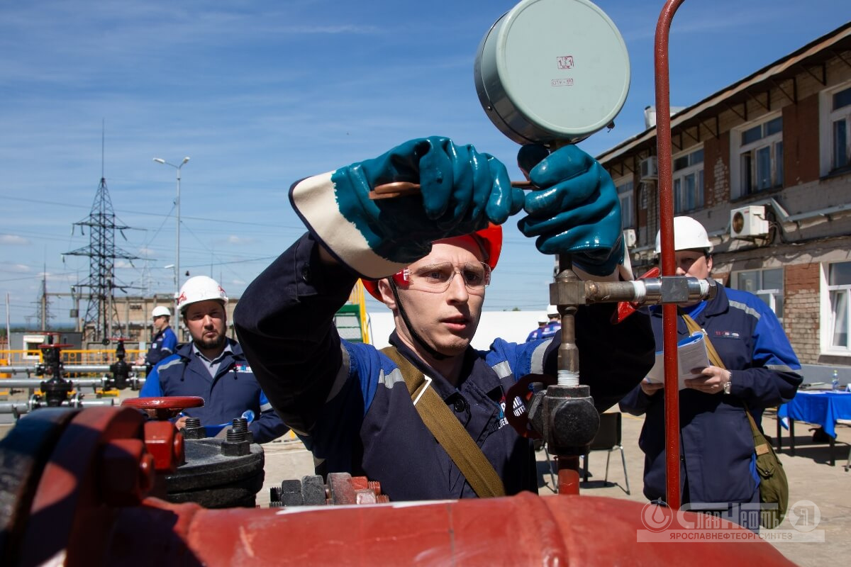 Пожар на Ярославском НПЗ потушили, власти заявили о техногенной причине