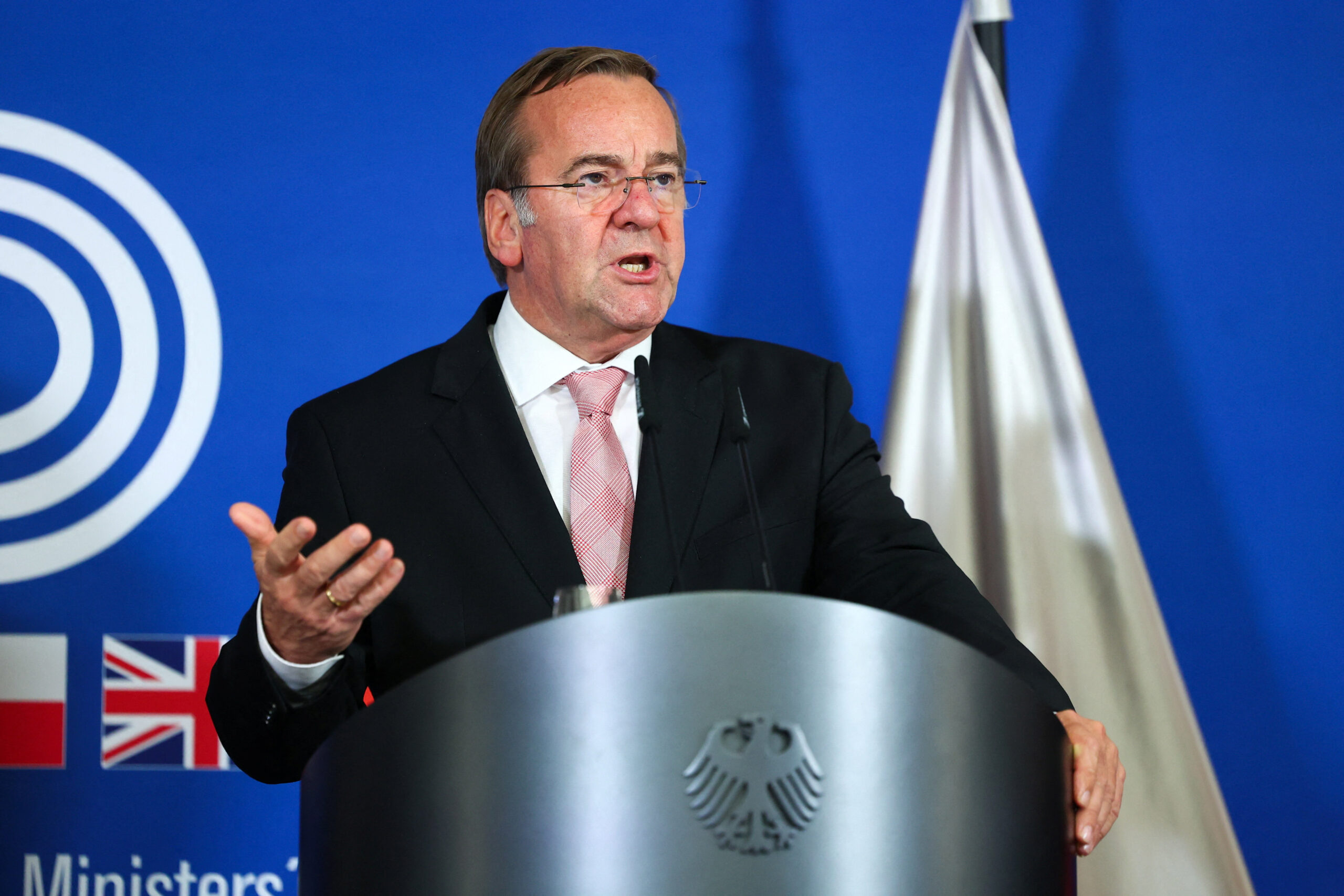 Глава Минобороны Германии предупредил о риске конфликта России и НАТО уже к 2028 году