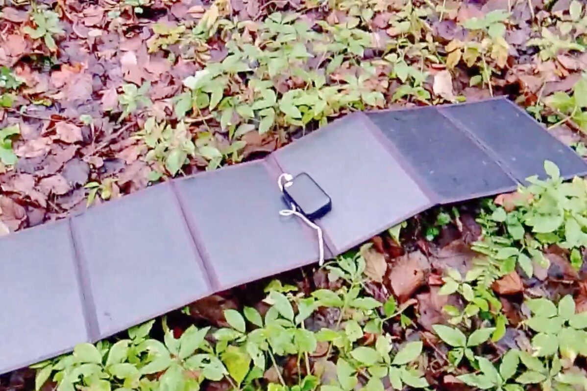 Портативная солнечная панель для зарядки телефонов и пауер-банков