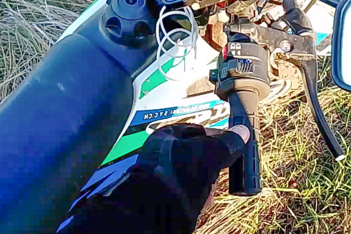 Владимир Бернгардт после побега из воинской части для пойманных дезертиров, пытается на мотоцикле добраться до белорусской границы