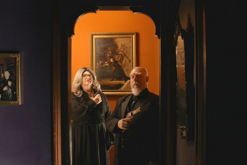 Верховный жрец Храма Сатаны Питер Гилмор утверждает, что церковь сатаны — атеистическая структура, связанная не с религией, а политическим активизмом