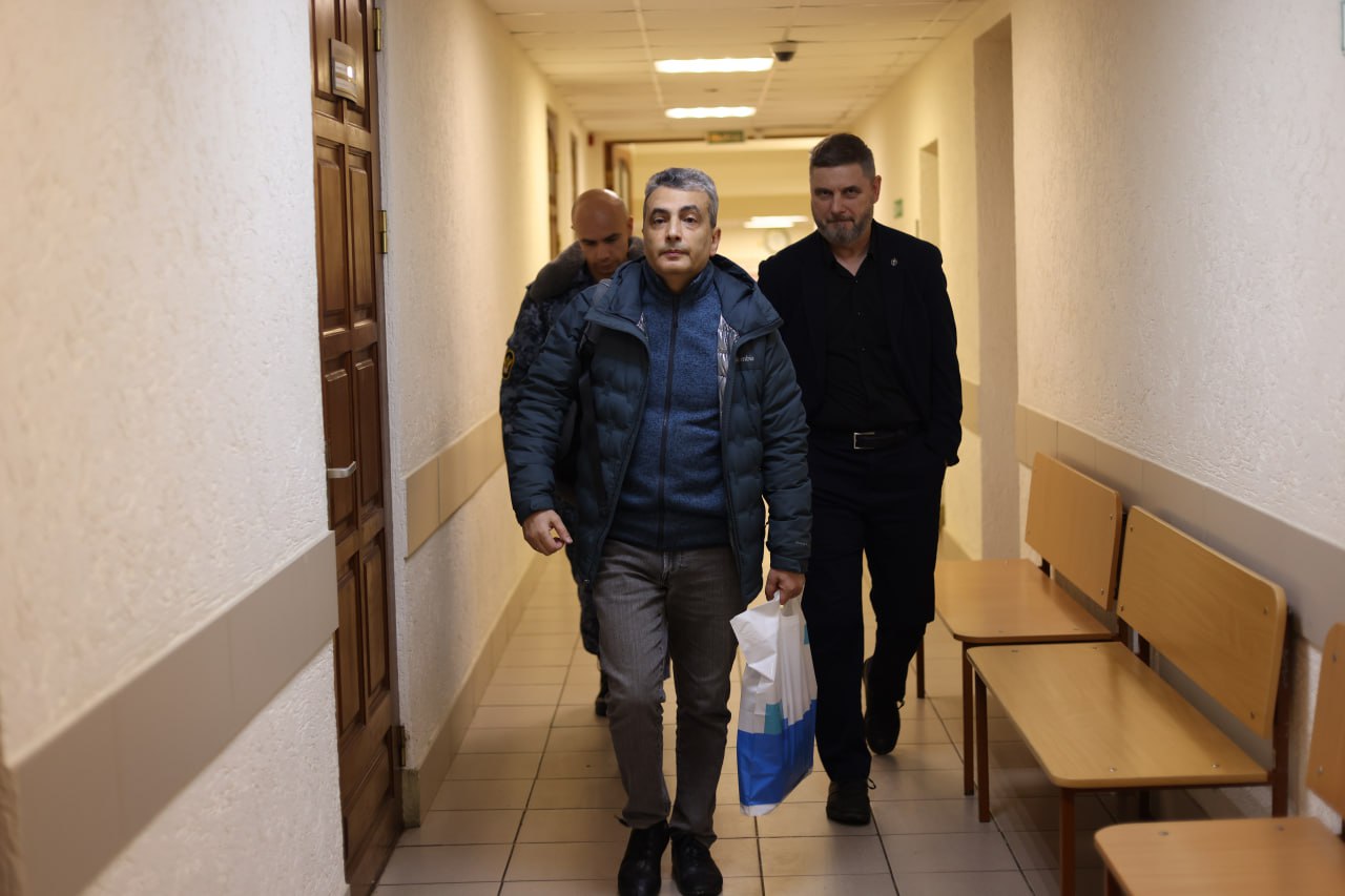 Псковский суд отправил политика Льва Шлосберга в СИЗО по делу о «фейках» об армии