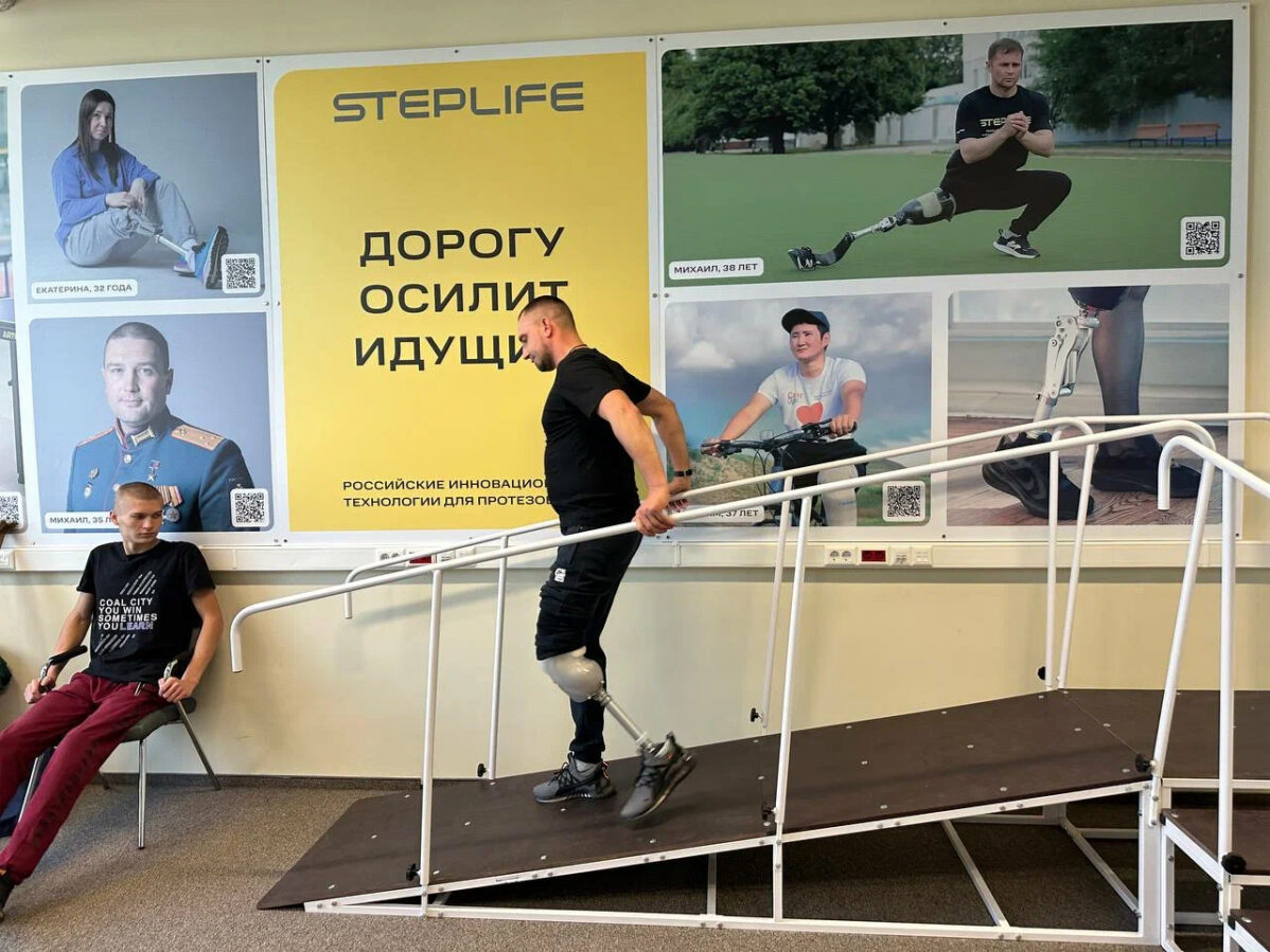 Даже самый лучший протез ноги требует длительной реабилитации, чтобы начать ходить на нём