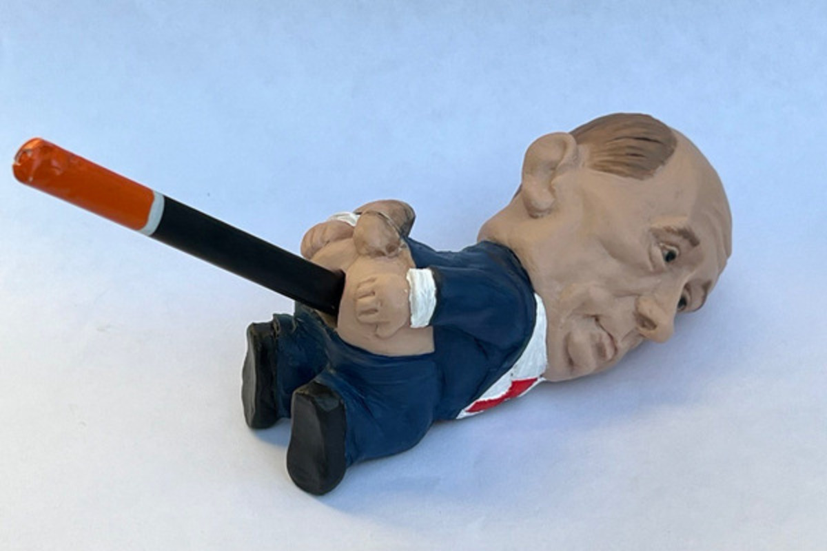 Жителя аннексированного Крыма оштрафовали на 30 тысяч за изображение точилки в виде Путина со спущенными штанами